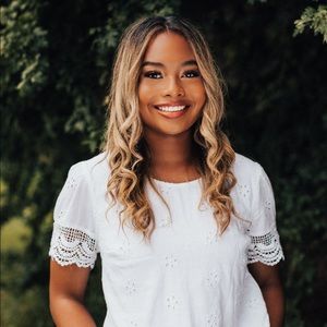 Meet your Posher, Alexandra